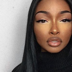 Meet your Posher, Mia